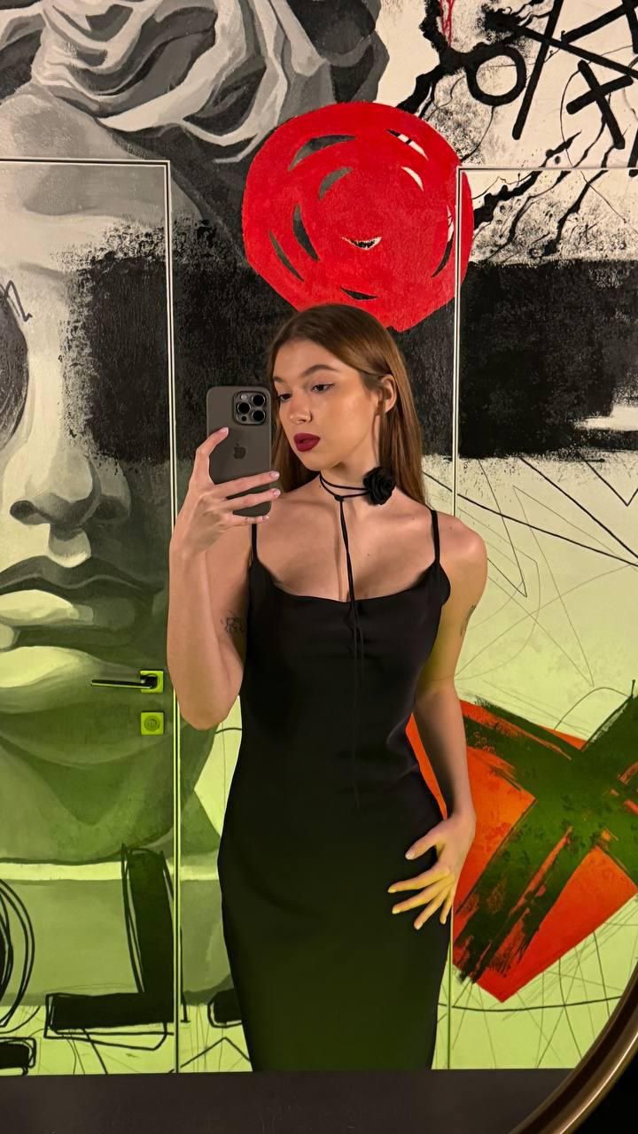 Escort Model Naomi