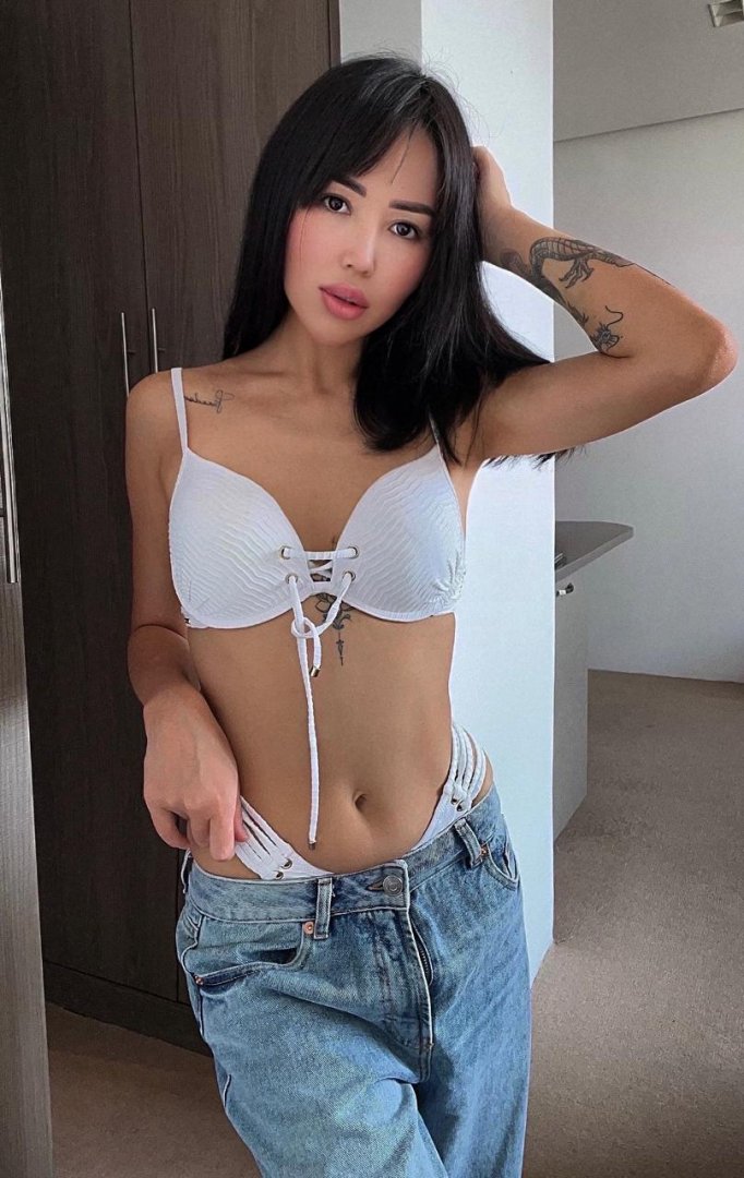 Escort Model Lydia